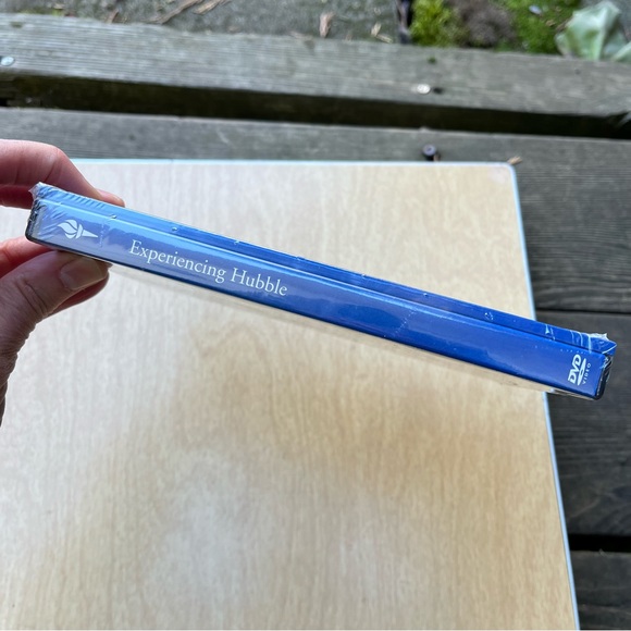 Experiencing Hubble: Understanding The Greatest Images Of The Universe 2 DVD Set - Picture 5 of 6